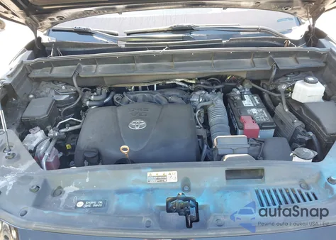 2021 Toyota Highlander Xle z USA, uszkodzony, nr VIN 5TDGZRBHXMS069910